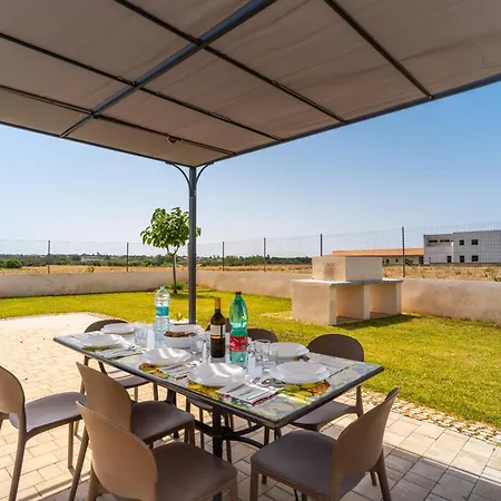 Le Scuderie 9 * גלטונה